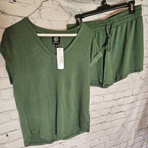 Bobeau Green Short Sleeve V-Neck Top and Shorts